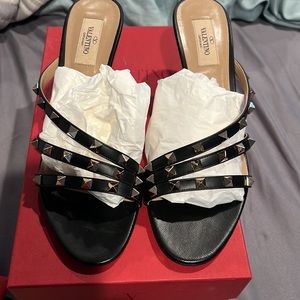 Brand New Valentino Slides